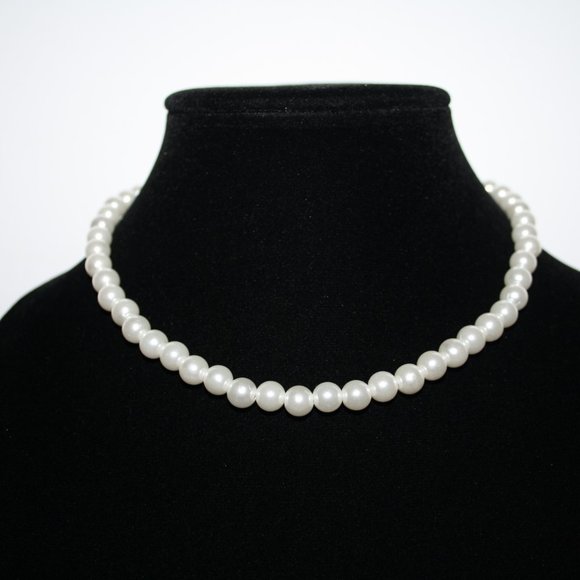 Beautiful white pearl bracelet
